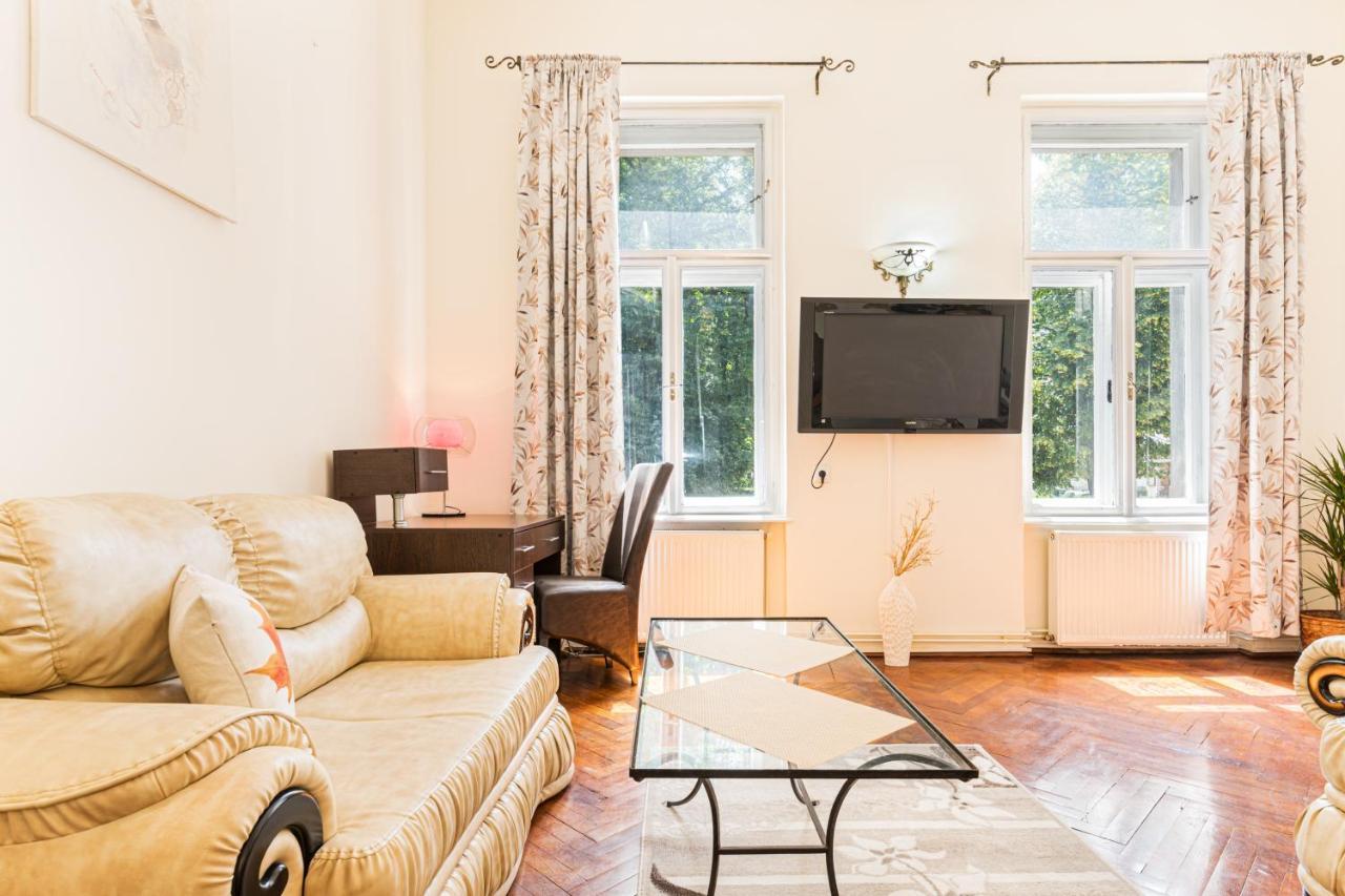 Hera Apartment - Old Town 布拉索夫 外观 照片